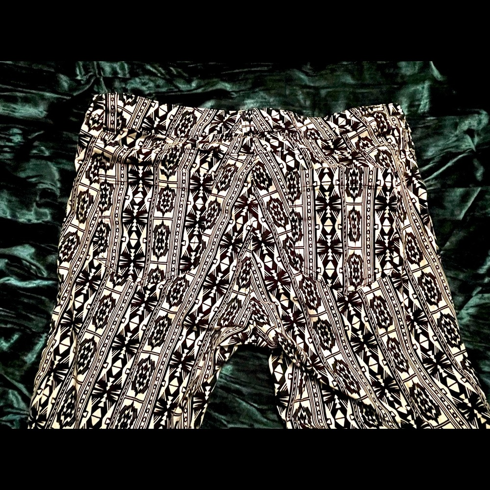 BUNDLE ITEM ONLY Forever 21 Plus Size B&W Geo Print Skinny Jeans